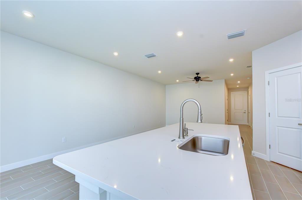 For Rent: $2,300 (3 beds, 2 baths, 1674 Square Feet)