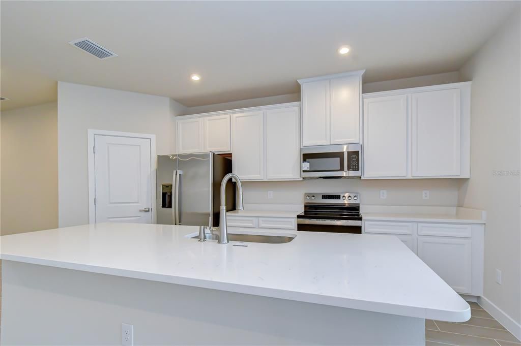 For Rent: $2,300 (3 beds, 2 baths, 1674 Square Feet)