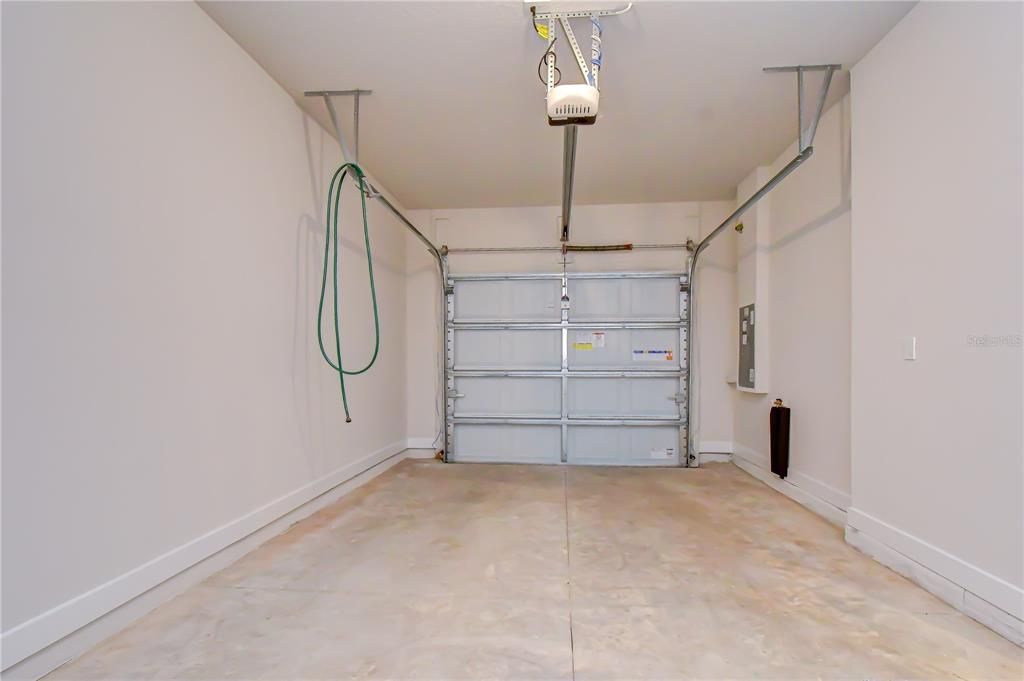 For Rent: $2,300 (3 beds, 2 baths, 1674 Square Feet)