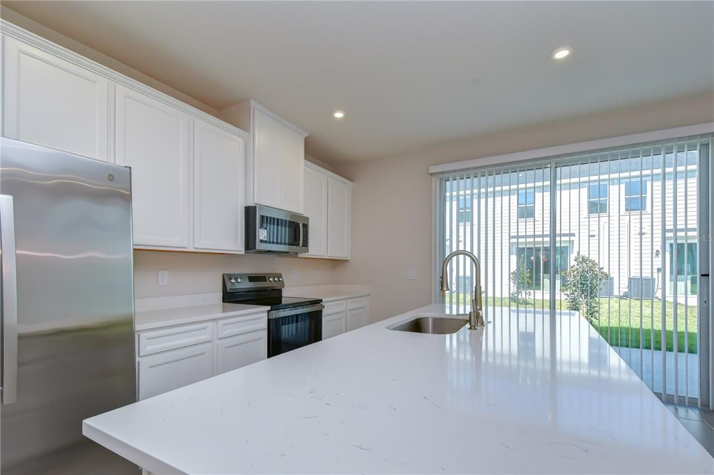 For Rent: $2,300 (3 beds, 2 baths, 1674 Square Feet)
