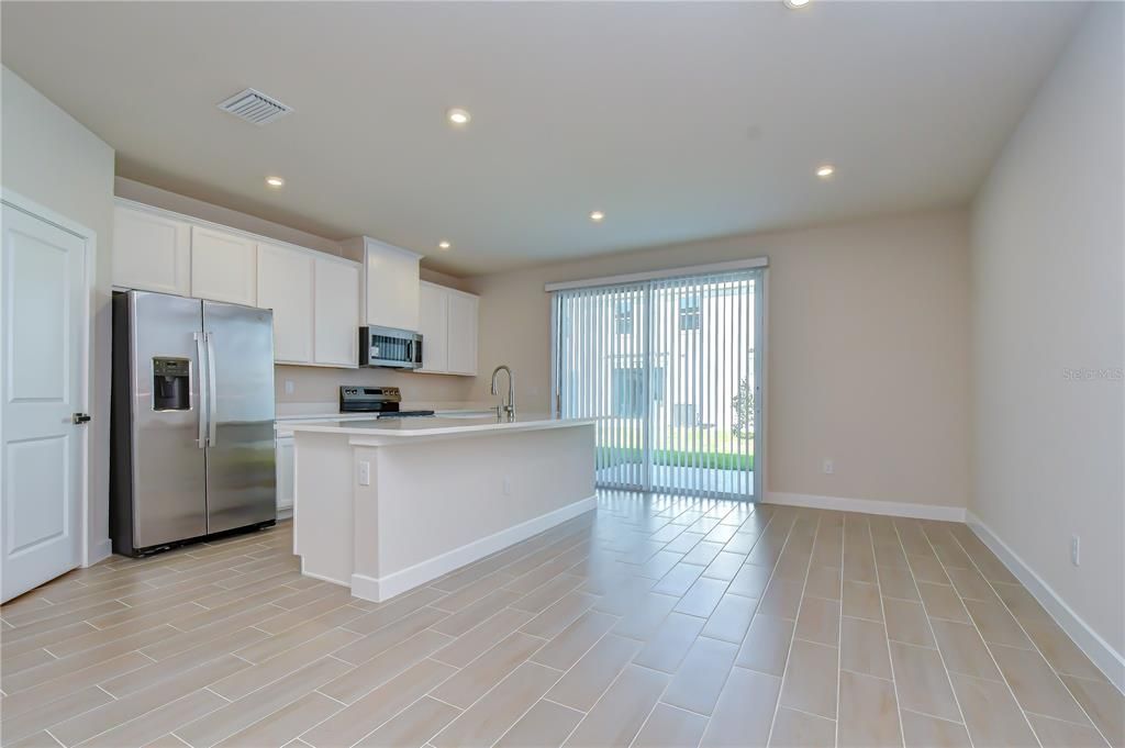 For Rent: $2,300 (3 beds, 2 baths, 1674 Square Feet)