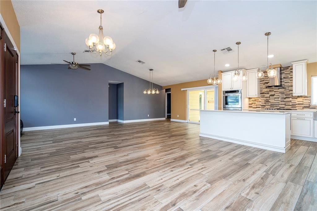На продажу: $439,900 (4 спален, 2 ванн, 1775 Квадратных фут)