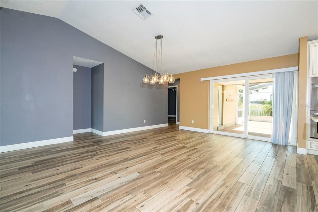 На продажу: $439,900 (4 спален, 2 ванн, 1775 Квадратных фут)