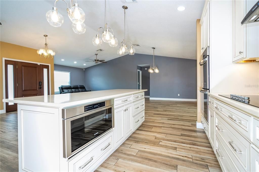 На продажу: $439,900 (4 спален, 2 ванн, 1775 Квадратных фут)