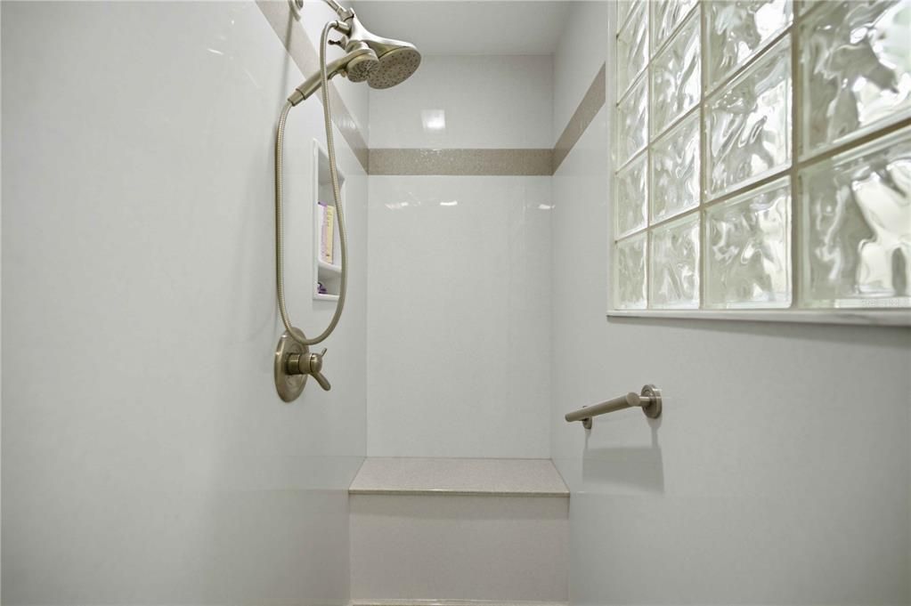 En Venta: $450,000 (2 camas, 2 baños, 1820 Pies cuadrados)