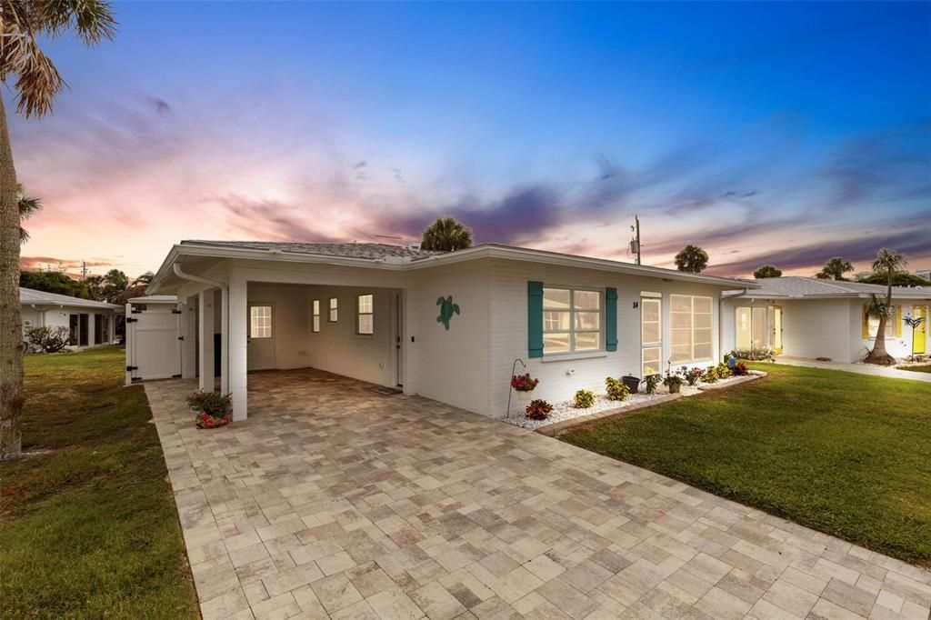 En Venta: $354,900 (2 camas, 2 baños, 939 Pies cuadrados)