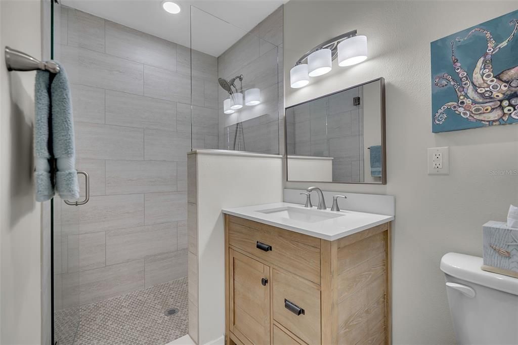 En Venta: $354,900 (2 camas, 2 baños, 939 Pies cuadrados)