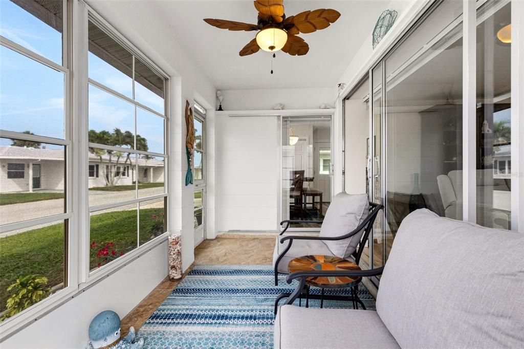 En Venta: $354,900 (2 camas, 2 baños, 939 Pies cuadrados)