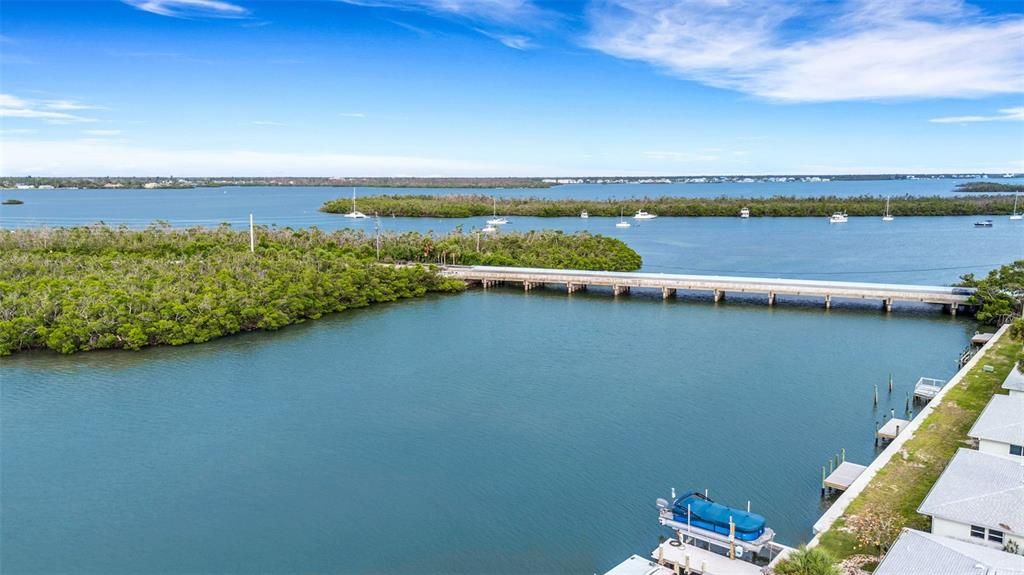 En Venta: $354,900 (2 camas, 2 baños, 939 Pies cuadrados)