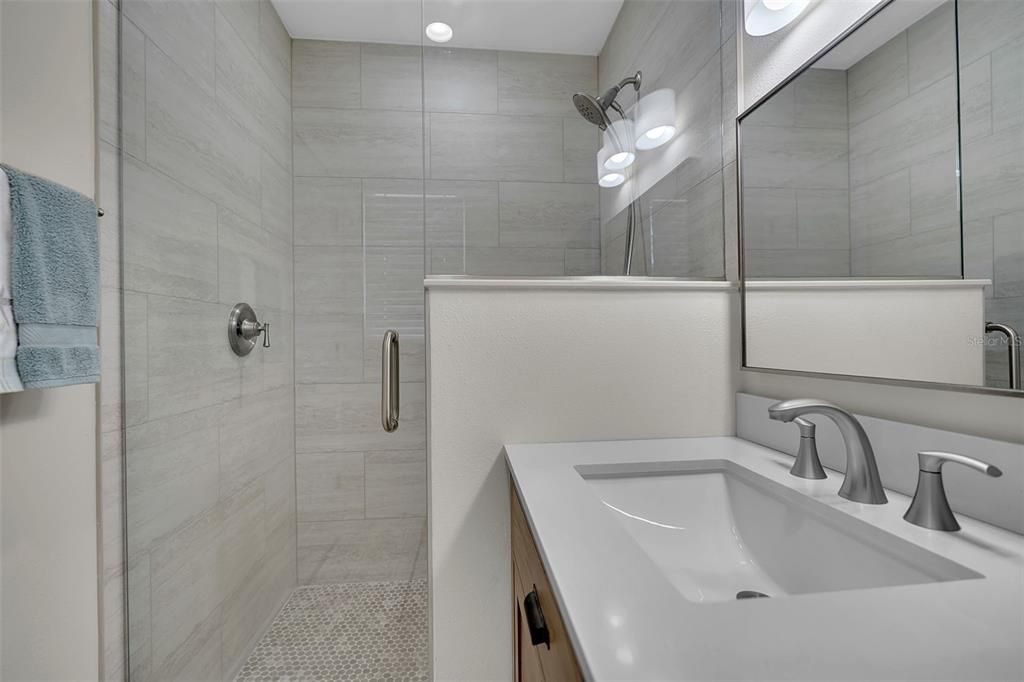 En Venta: $354,900 (2 camas, 2 baños, 939 Pies cuadrados)