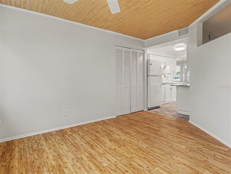 На продажу: $123,900 (1 спален, 1 ванн, 790 Квадратных фут)