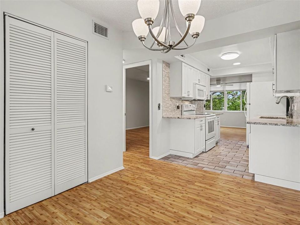 На продажу: $123,900 (1 спален, 1 ванн, 790 Квадратных фут)