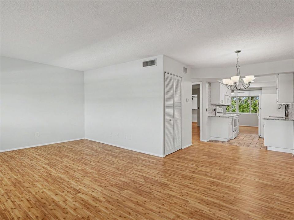 На продажу: $123,900 (1 спален, 1 ванн, 790 Квадратных фут)