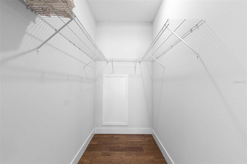 En Venta: $999,900 (4 camas, 3 baños, 2356 Pies cuadrados)