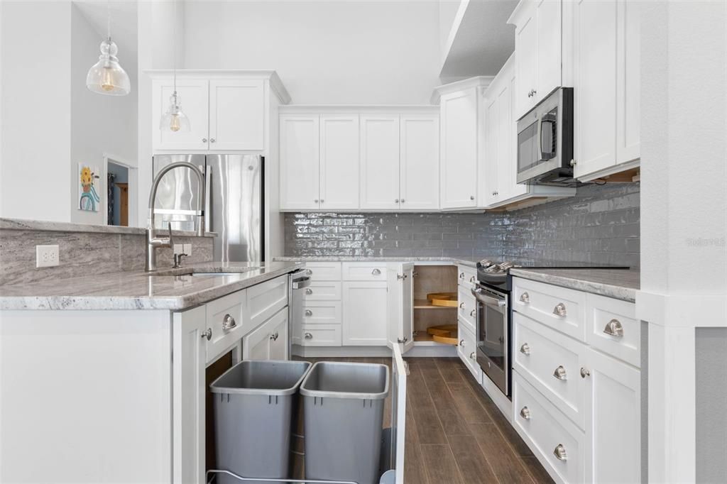 En Venta: $999,900 (4 camas, 3 baños, 2356 Pies cuadrados)