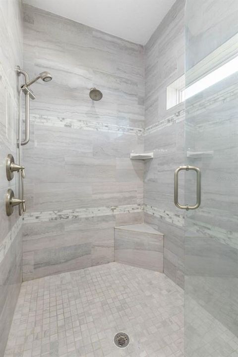 En Venta: $999,900 (4 camas, 3 baños, 2356 Pies cuadrados)