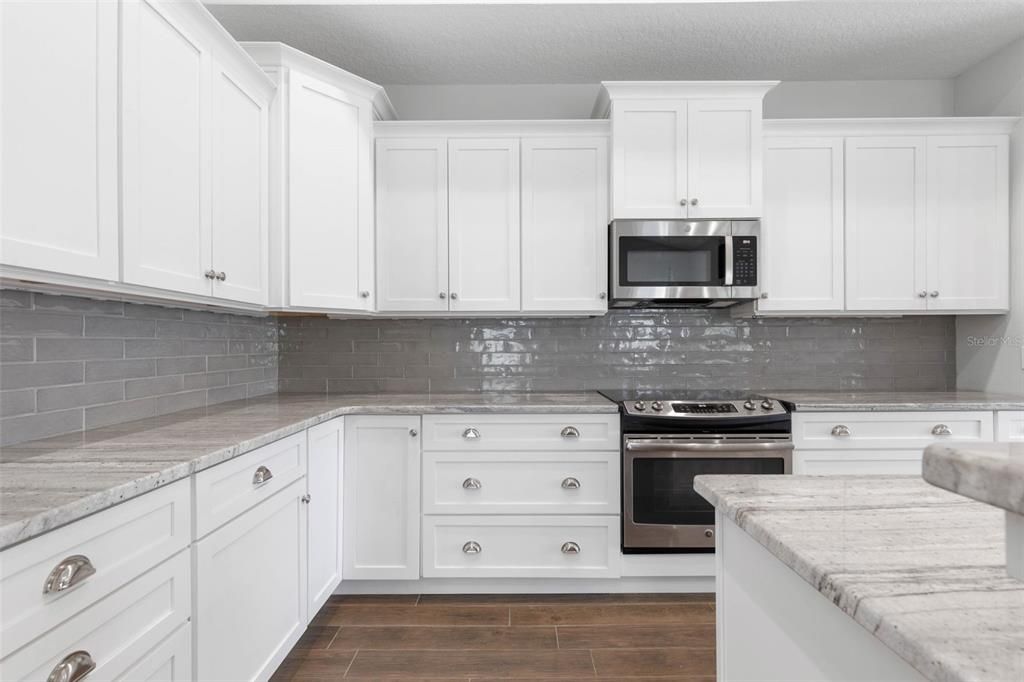 En Venta: $999,900 (4 camas, 3 baños, 2356 Pies cuadrados)