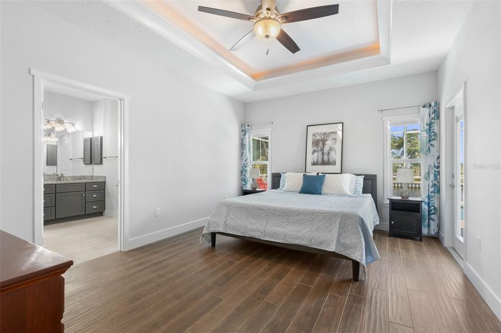 En Venta: $999,900 (4 camas, 3 baños, 2356 Pies cuadrados)