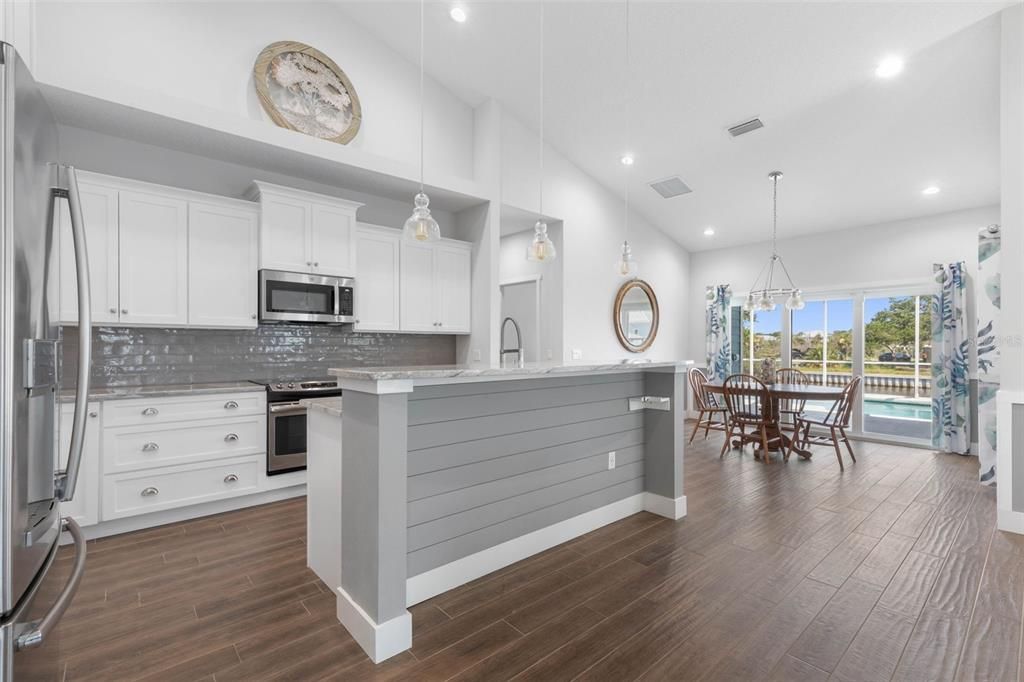 En Venta: $999,900 (4 camas, 3 baños, 2356 Pies cuadrados)
