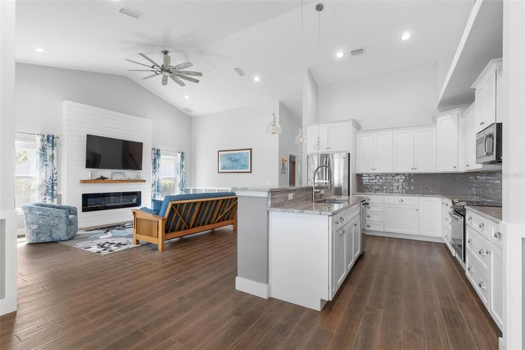 En Venta: $999,900 (4 camas, 3 baños, 2356 Pies cuadrados)