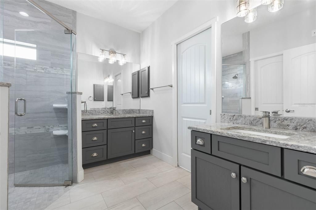 En Venta: $999,900 (4 camas, 3 baños, 2356 Pies cuadrados)