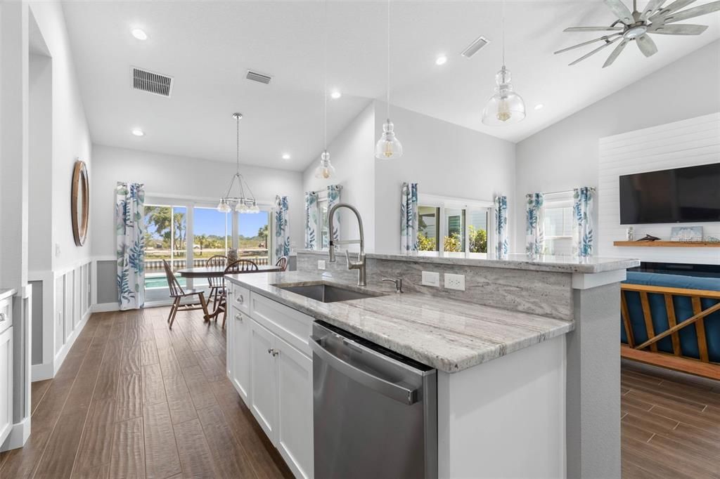 En Venta: $999,900 (4 camas, 3 baños, 2356 Pies cuadrados)