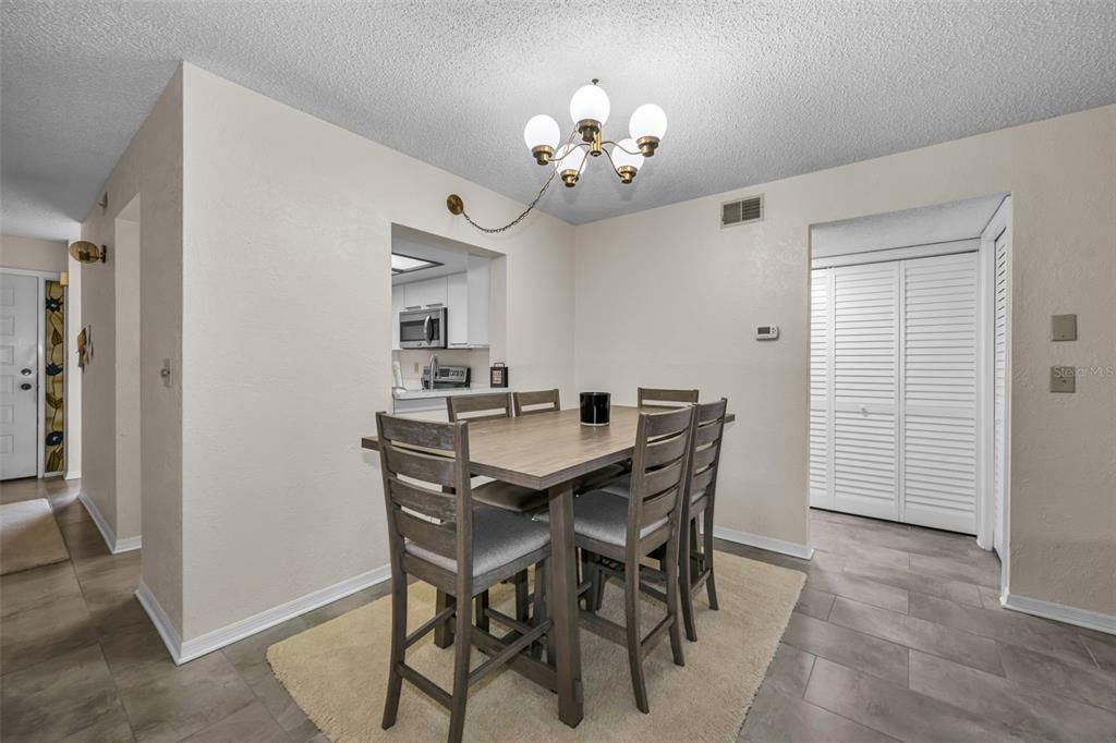 For Sale: $262,500 (2 beds, 2 baths, 1226 Square Feet)