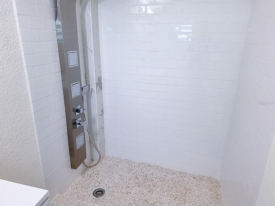 На продажу: $375,000 (5 спален, 2 ванн, 2130 Квадратных фут)