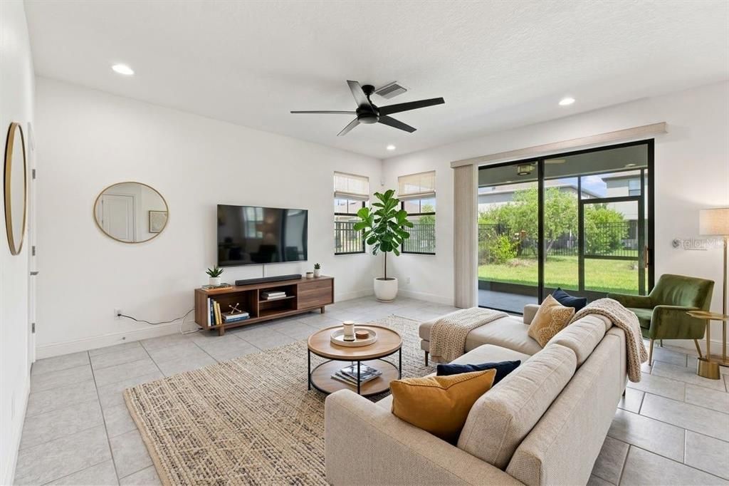 En Venta: $590,000 (4 camas, 2 baños, 2799 Pies cuadrados)