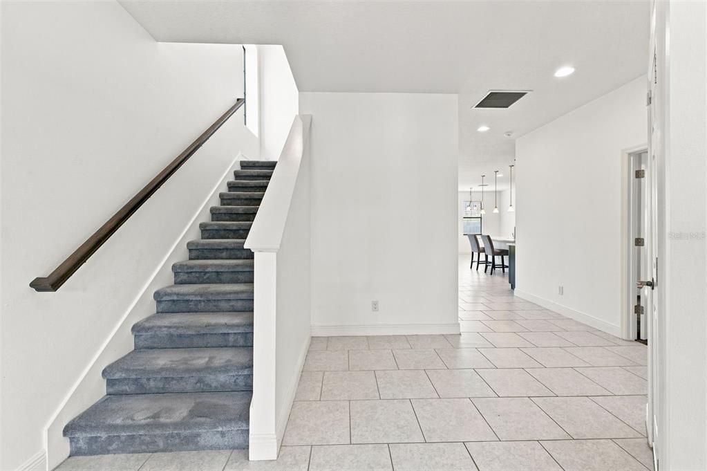 En Venta: $590,000 (4 camas, 2 baños, 2799 Pies cuadrados)