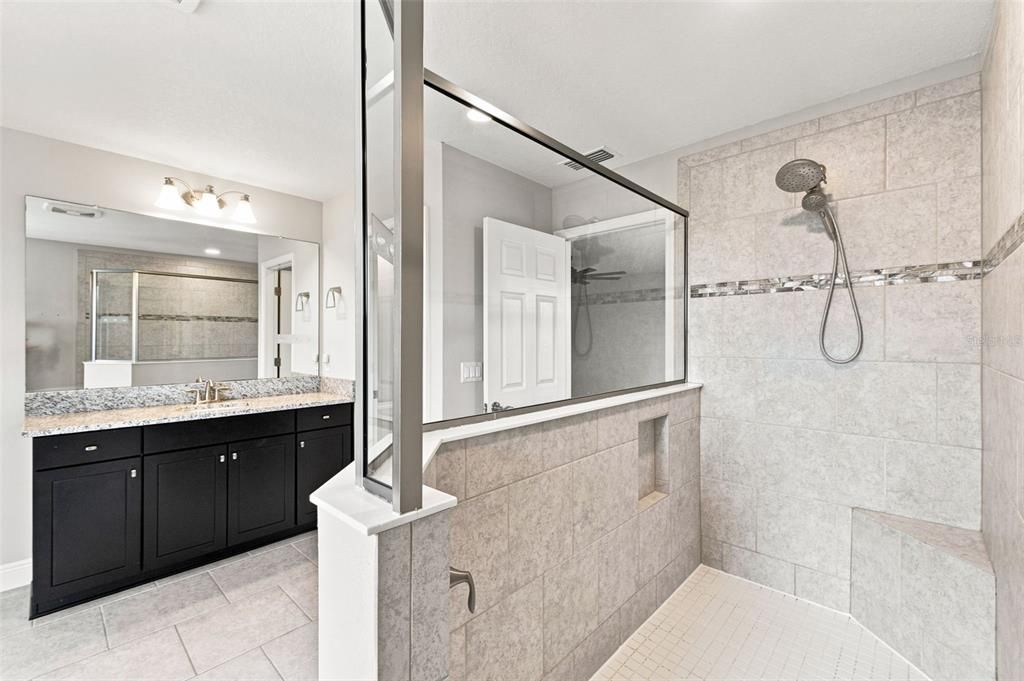 En Venta: $590,000 (4 camas, 2 baños, 2799 Pies cuadrados)
