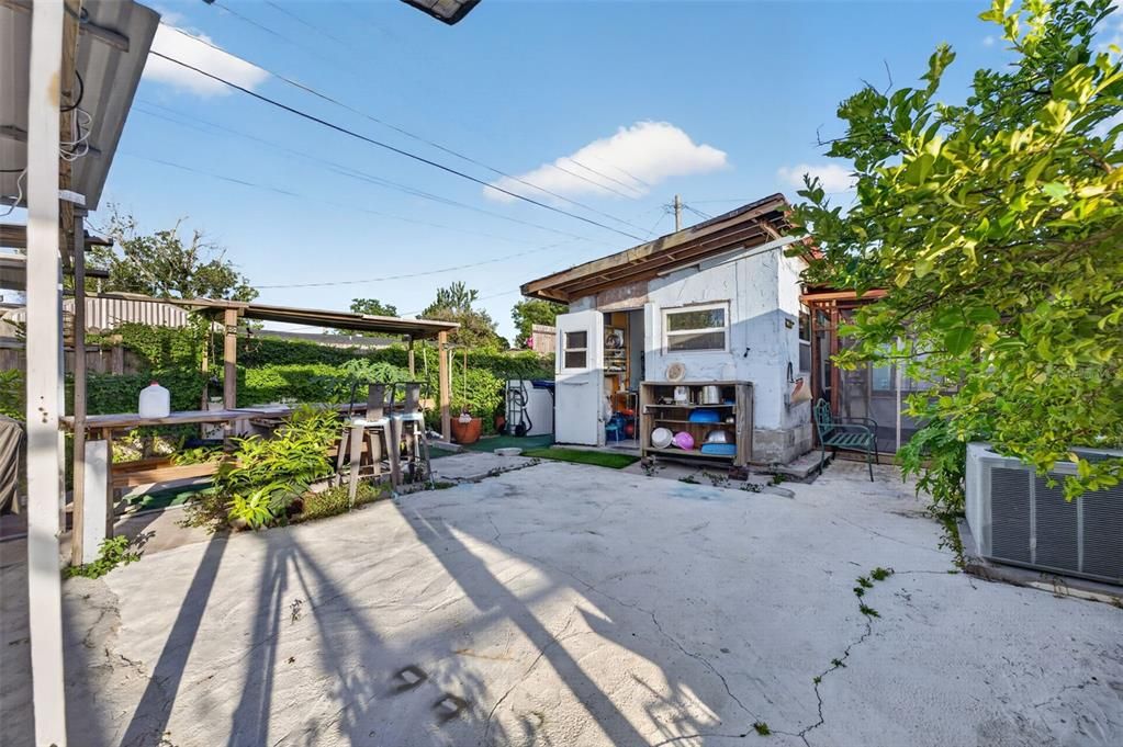 For Sale: $315,000 (3 beds, 2 baths, 1091 Square Feet)