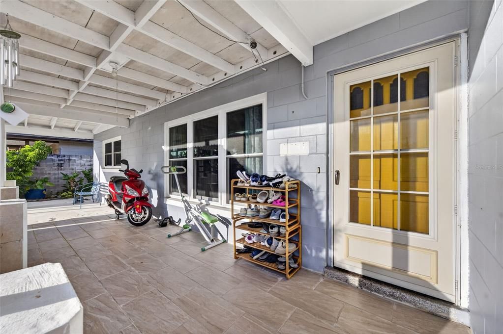 For Sale: $315,000 (3 beds, 2 baths, 1091 Square Feet)