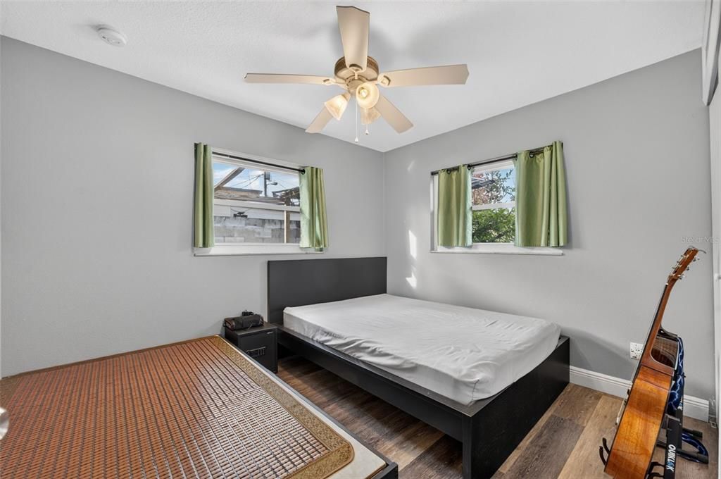 For Sale: $315,000 (3 beds, 2 baths, 1091 Square Feet)