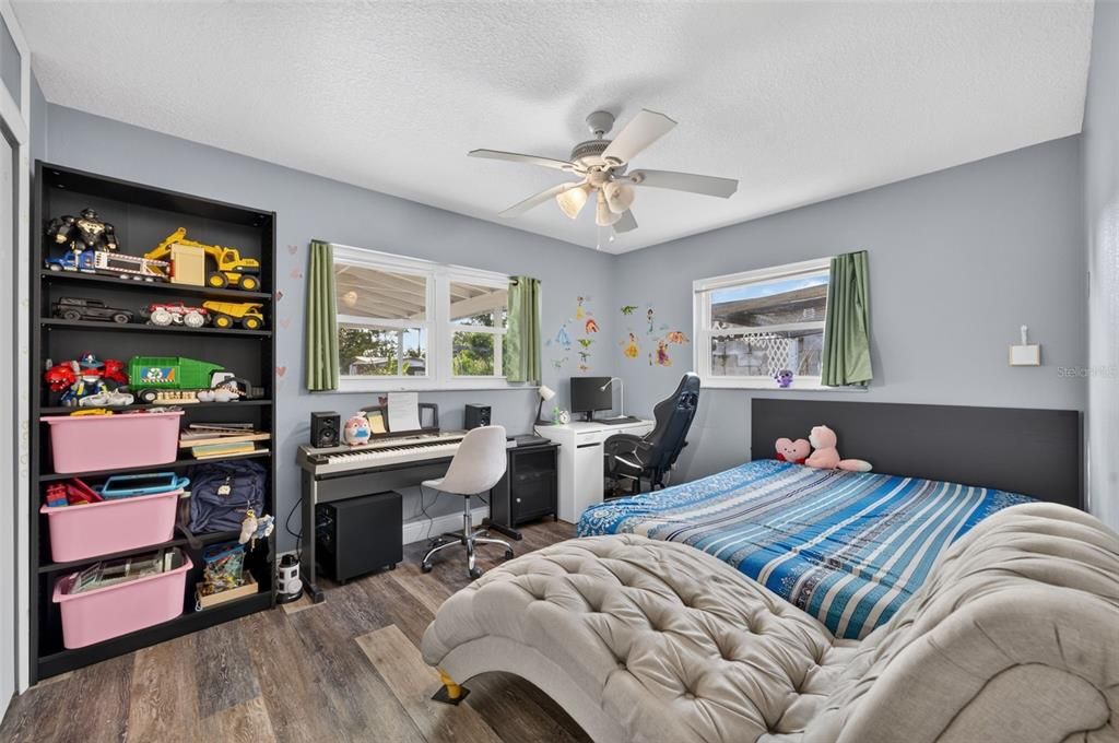 For Sale: $315,000 (3 beds, 2 baths, 1091 Square Feet)