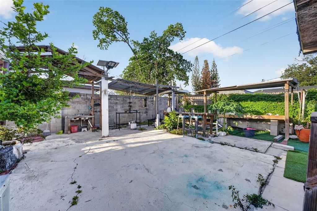For Sale: $315,000 (3 beds, 2 baths, 1091 Square Feet)