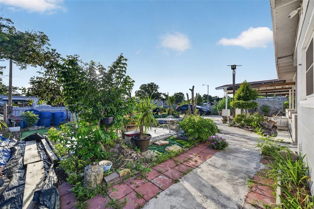 For Sale: $315,000 (3 beds, 2 baths, 1091 Square Feet)