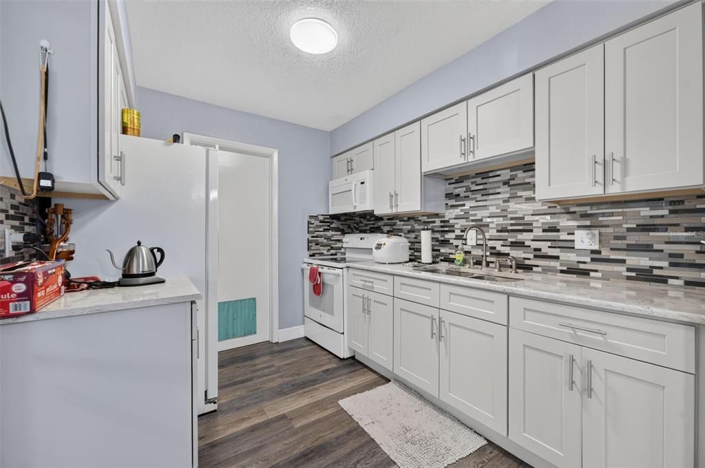 For Sale: $315,000 (3 beds, 2 baths, 1091 Square Feet)
