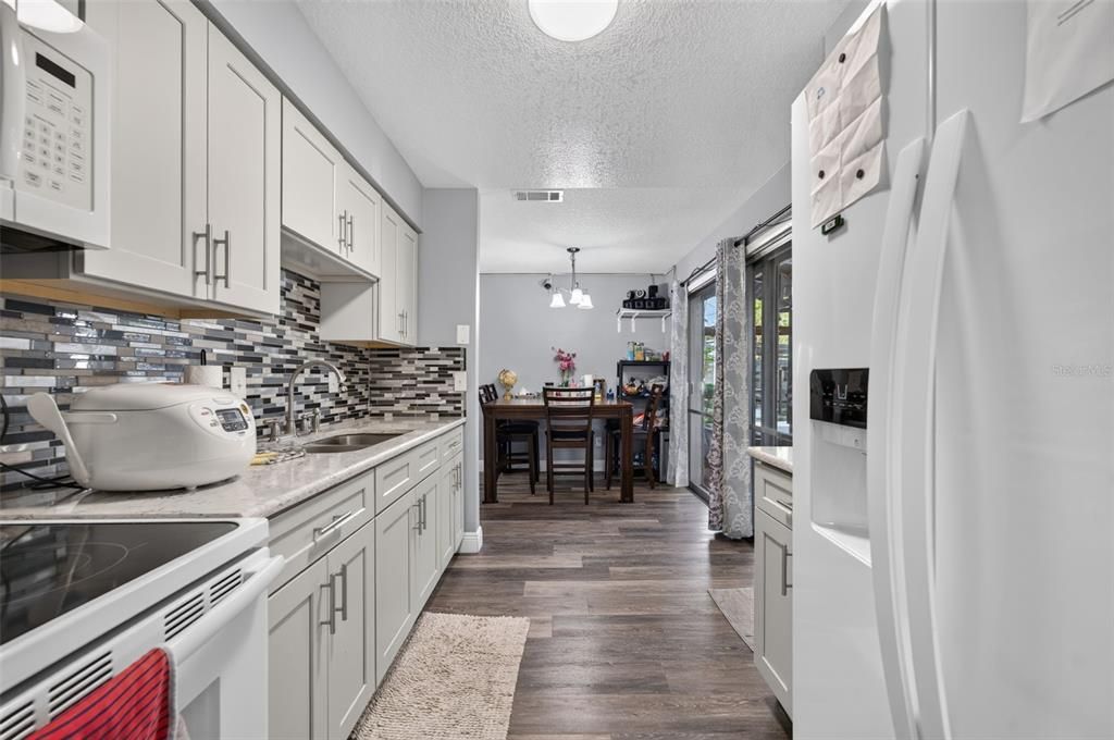 For Sale: $315,000 (3 beds, 2 baths, 1091 Square Feet)