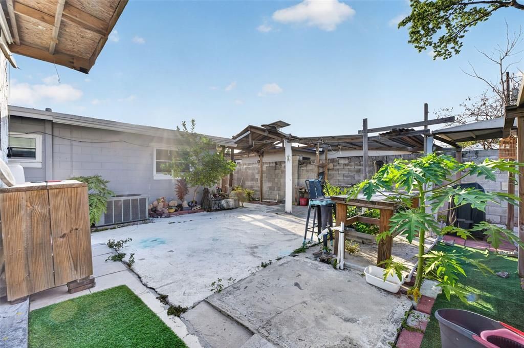 For Sale: $315,000 (3 beds, 2 baths, 1091 Square Feet)