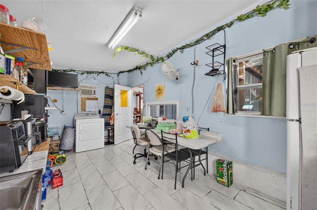 For Sale: $315,000 (3 beds, 2 baths, 1091 Square Feet)