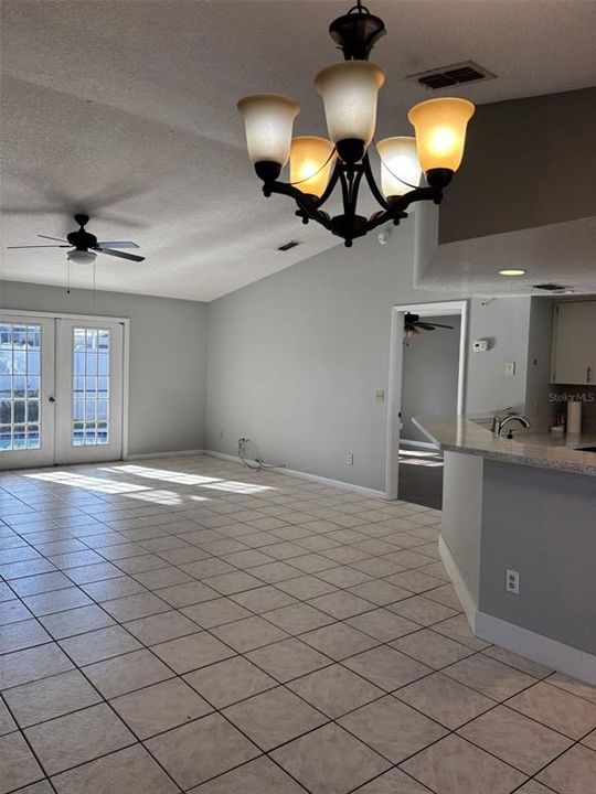 For Rent: $2,500 (3 beds, 2 baths, 1455 Square Feet)