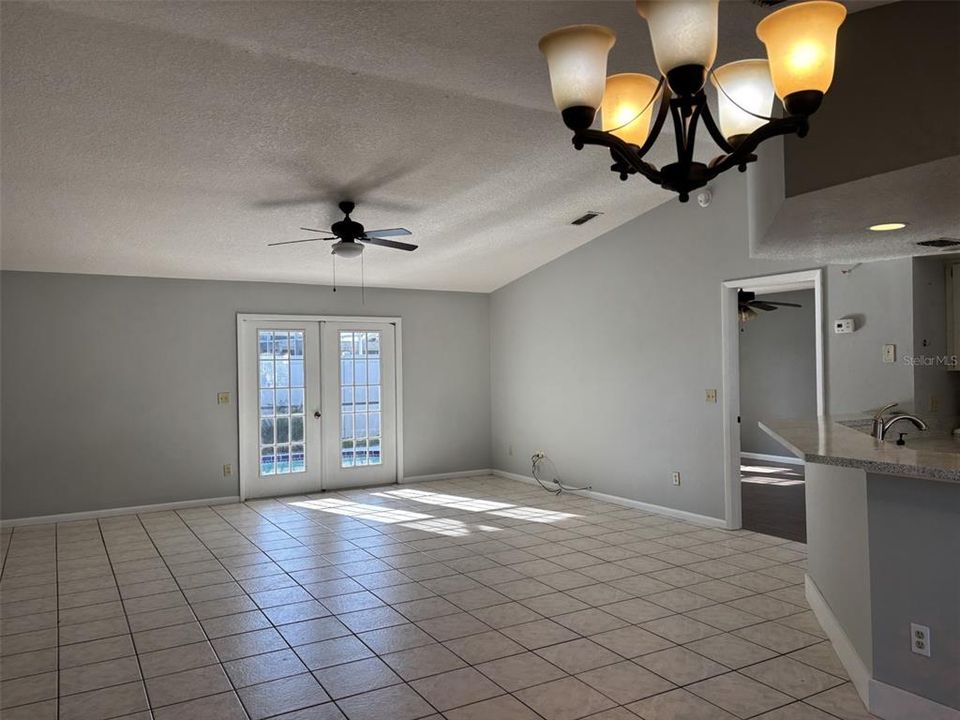 For Rent: $2,500 (3 beds, 2 baths, 1455 Square Feet)