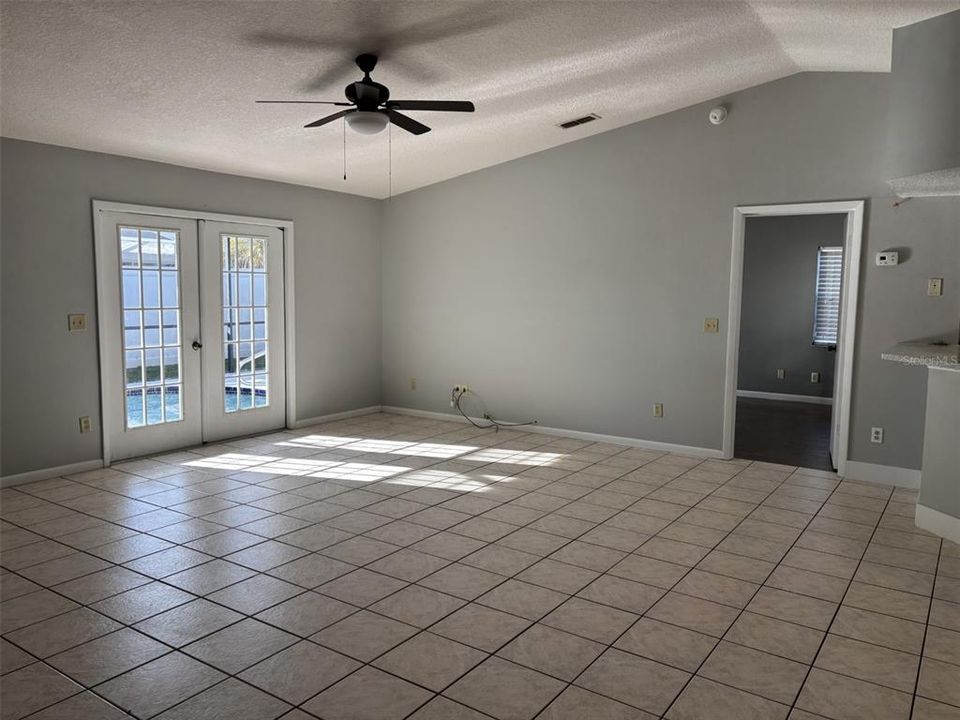 For Rent: $2,500 (3 beds, 2 baths, 1455 Square Feet)