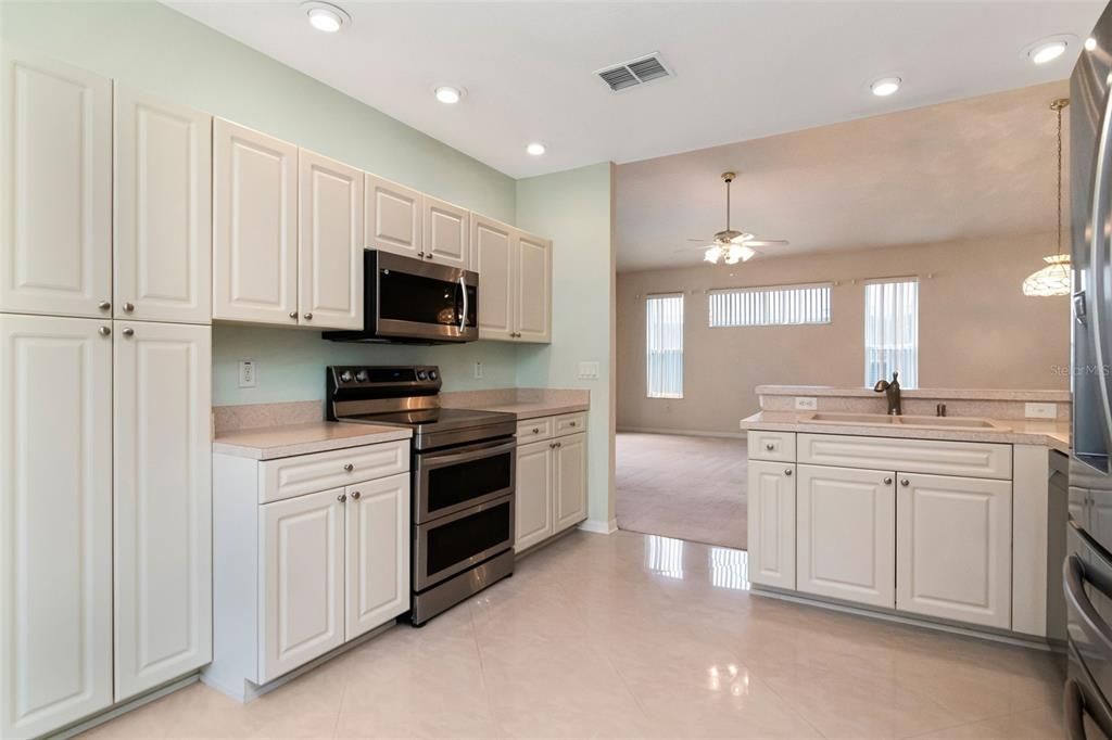 For Sale: $349,900 (3 beds, 2 baths, 1538 Square Feet)
