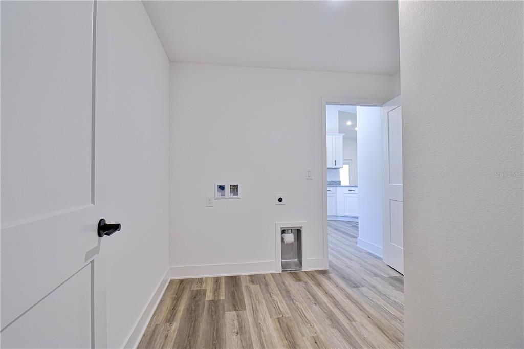 For Sale: $401,600 (4 beds, 3 baths, 2212 Square Feet)