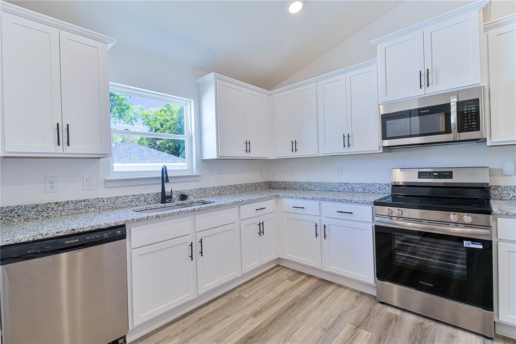 For Sale: $401,600 (4 beds, 3 baths, 2212 Square Feet)