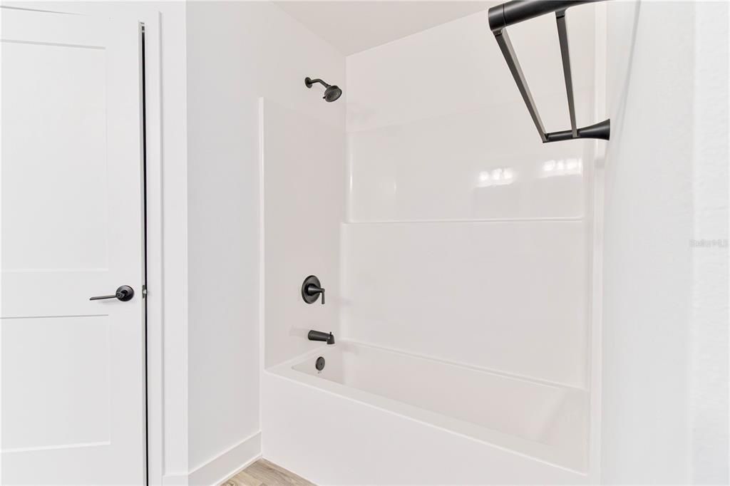 For Sale: $401,600 (4 beds, 3 baths, 2212 Square Feet)