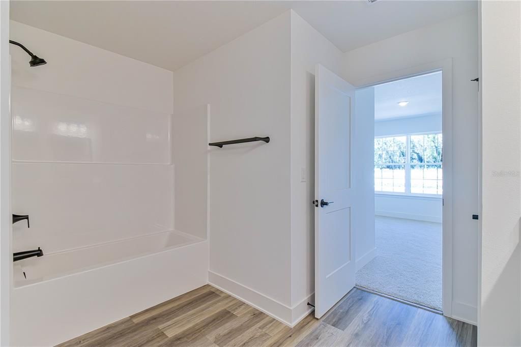 For Sale: $401,600 (4 beds, 3 baths, 2212 Square Feet)