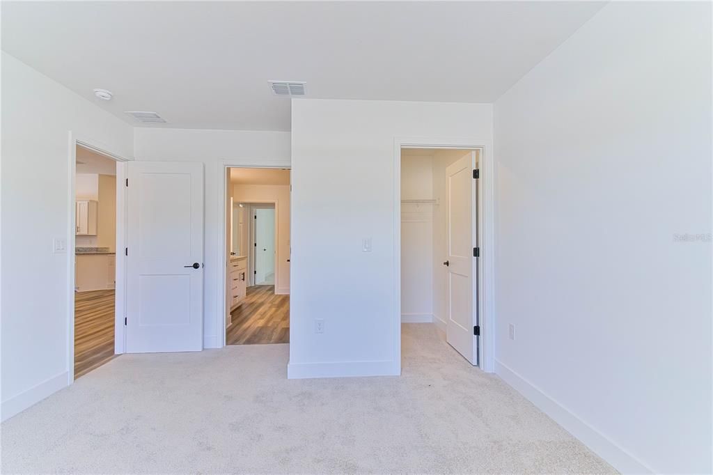 For Sale: $401,600 (4 beds, 3 baths, 2212 Square Feet)